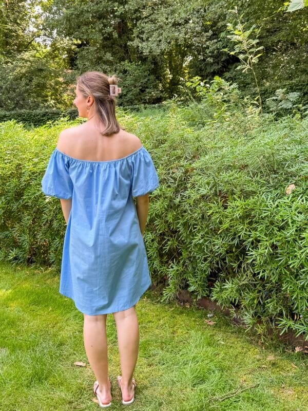 Off-shoulder jurk lichtblauw - Afbeelding 4