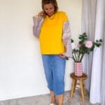 Gele sweater met jacquard mouwen