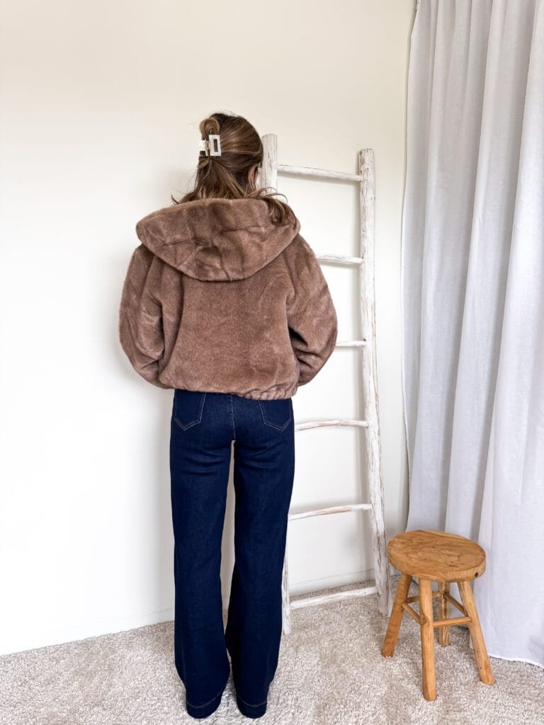 Bomber in faux fur taupe - Afbeelding 5