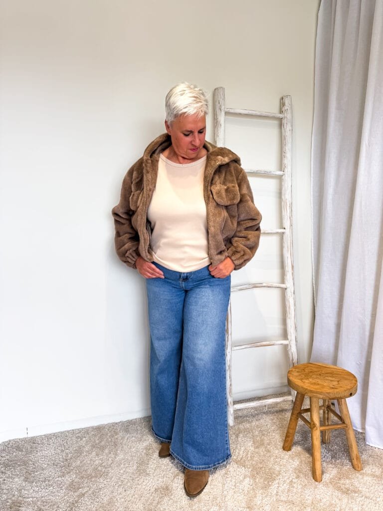 Bomber in faux fur taupe - Afbeelding 2